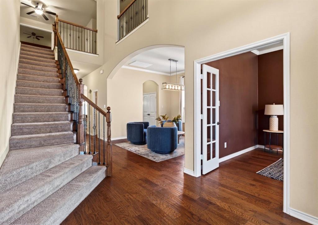 908 Hollowbrook Circle