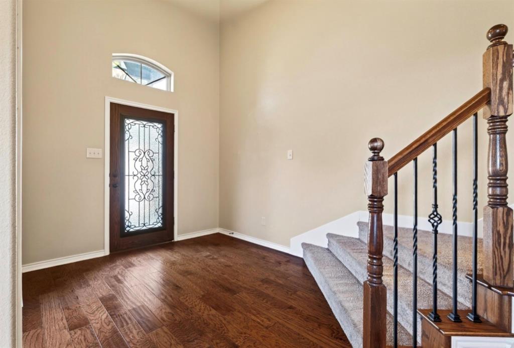 908 Hollowbrook Circle