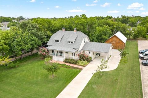 404 E Wall Street Grapevine TX 76051