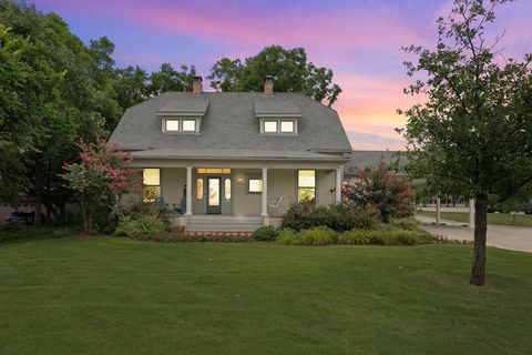 404 E Wall Street Grapevine TX 76051