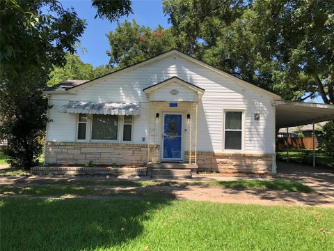 Photo of 1115 W Lamar Street, Sherman, TX 75092 (MLS # 21329818)