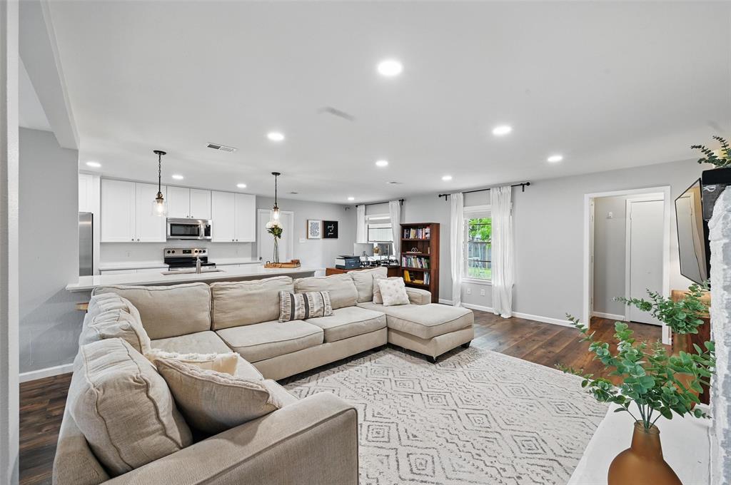 2108 Stonegate Drive N
