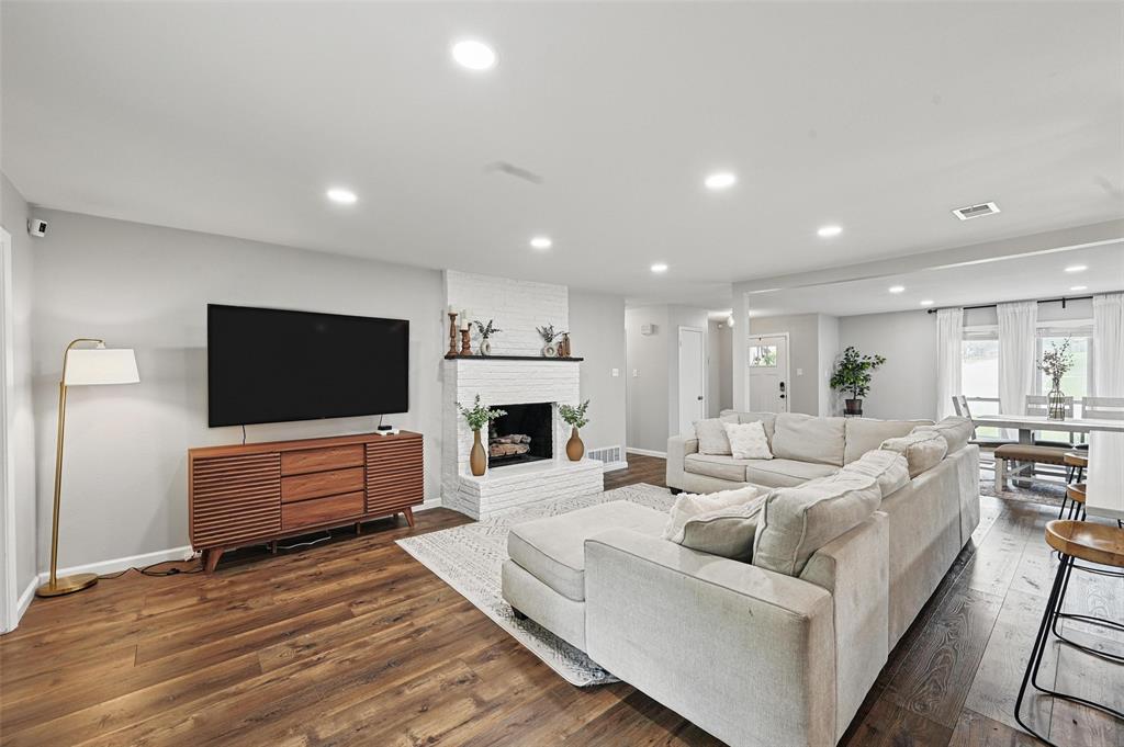 2108 Stonegate Drive N