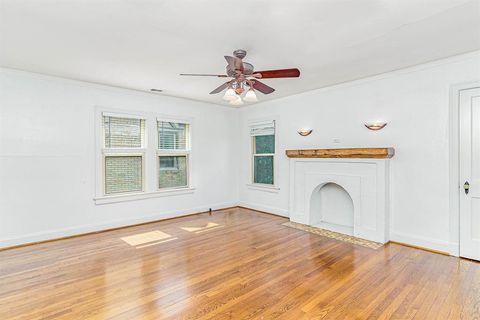 Photo of 5926.5 La Vista Drive, Dallas, TX 75206 (MLS # 21275861)
