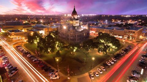 Photo of 1303 Fannin Street, Denton, TX 76201 (MLS # 21221228)