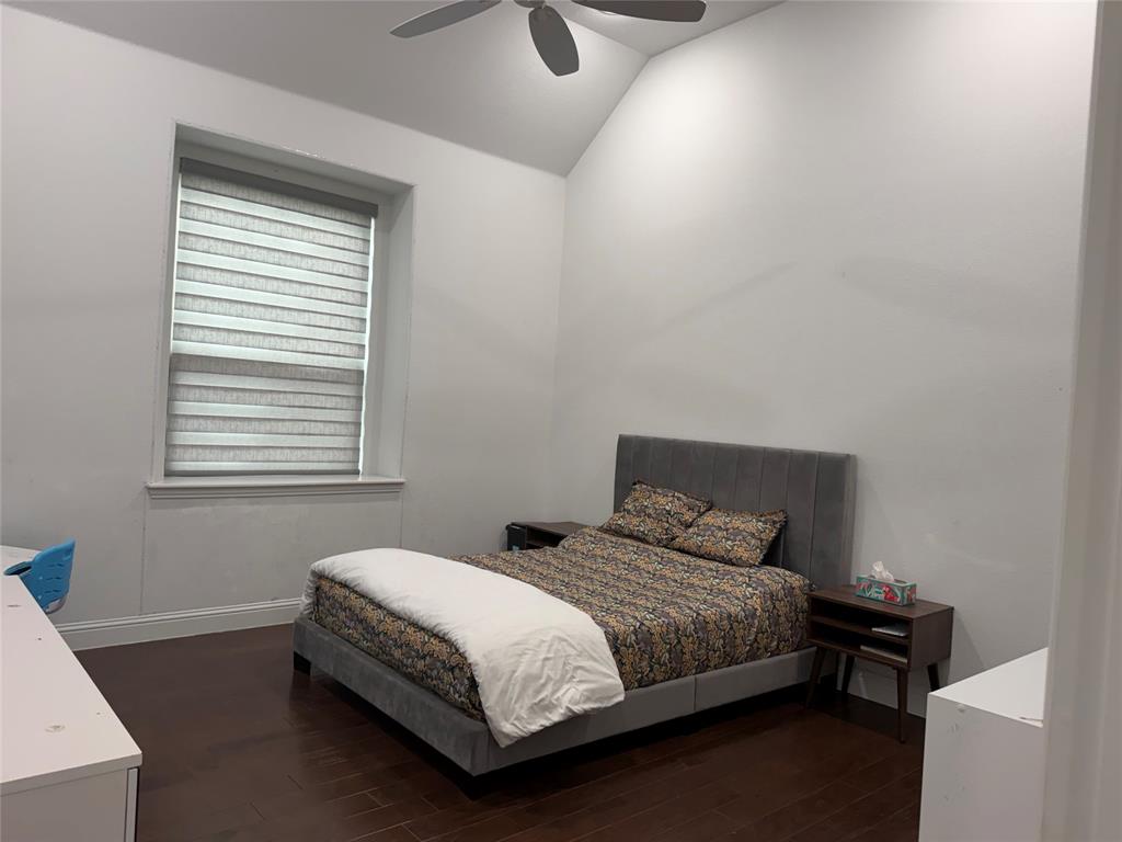 12513 Royal Oaks Lane