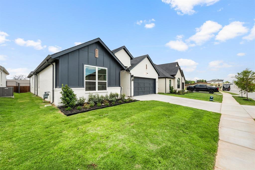 121 Kingfisher Lane