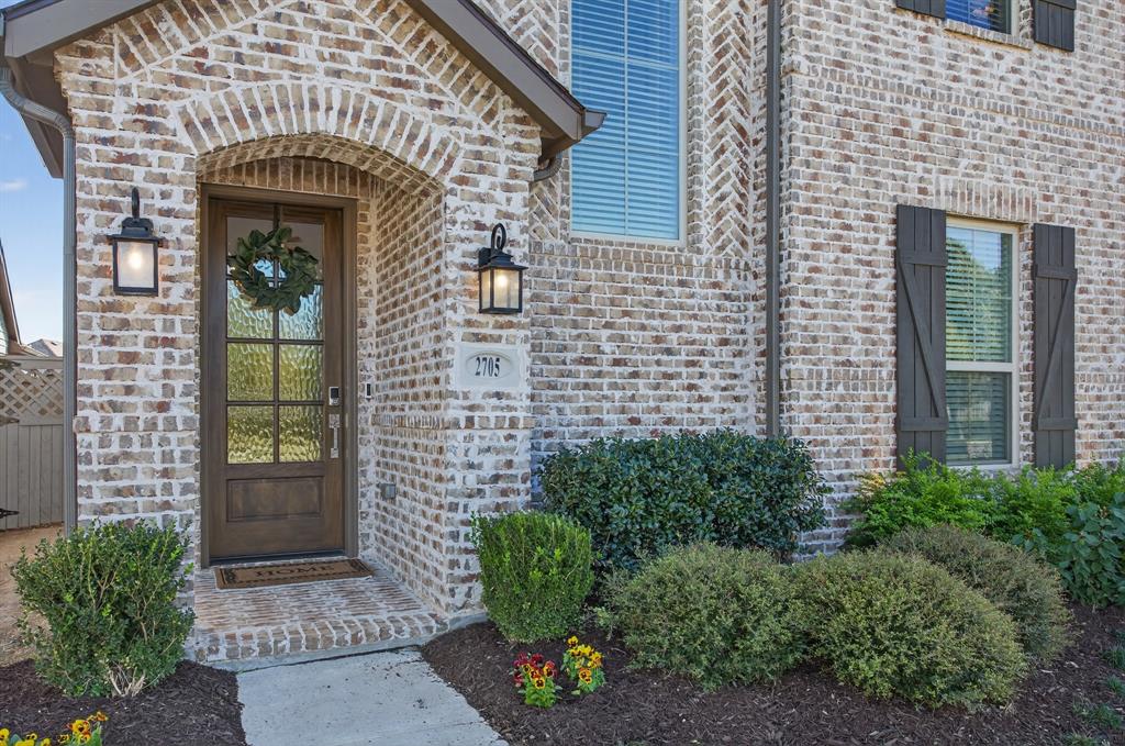 2705 S Market Square