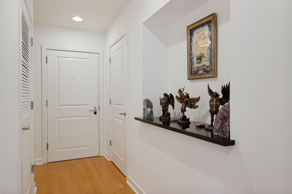 1200 Main Street 1207