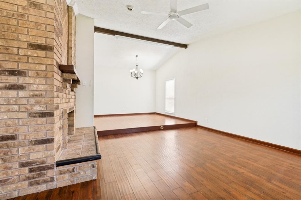 490 Clear Creek