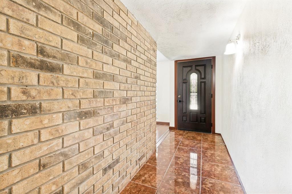 490 Clear Creek