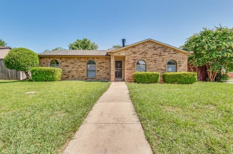 Photo of 490 Clear Creek Ln, Coppell, TX 75019 (MLS # 21321436)