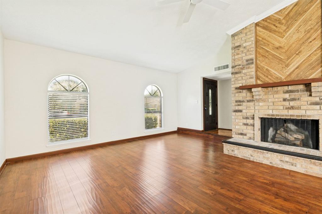 490 Clear Creek