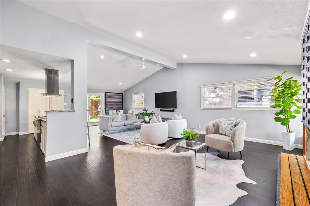 912 Wisteria Way