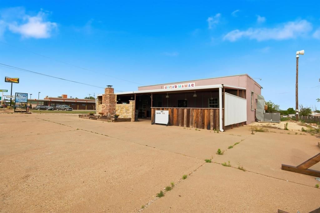 Photo of 1801 Commercial Avenue, Anson, TX 79501 (MLS # 21246034)