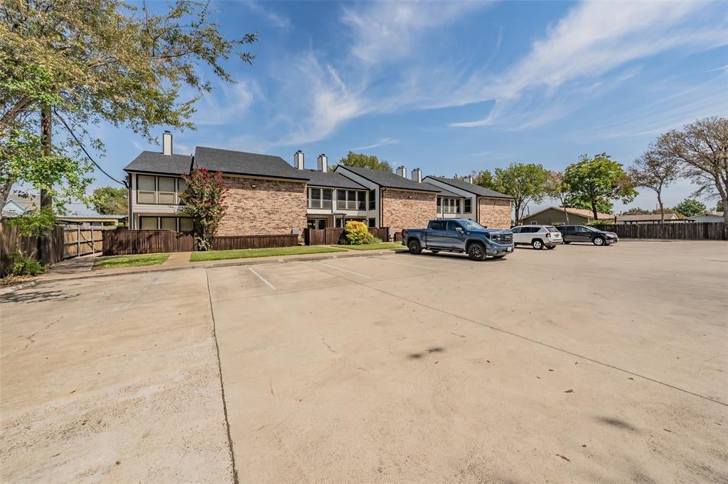 714 E Wall Street 105