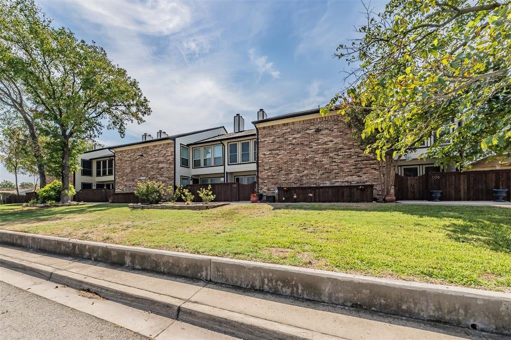 714 E Wall Street 105