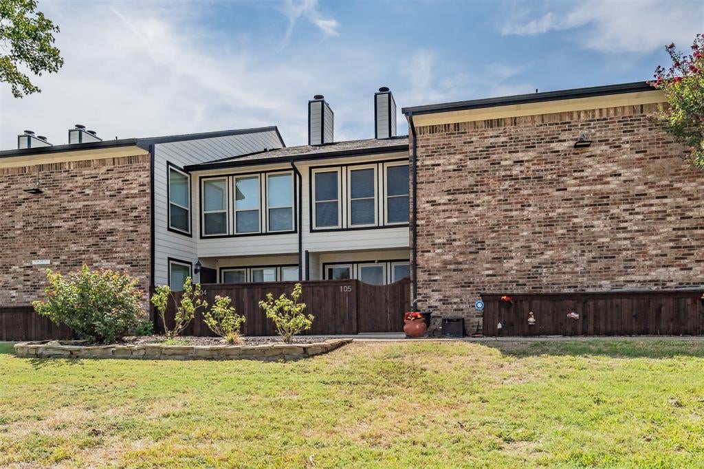 714 E Wall Street 105