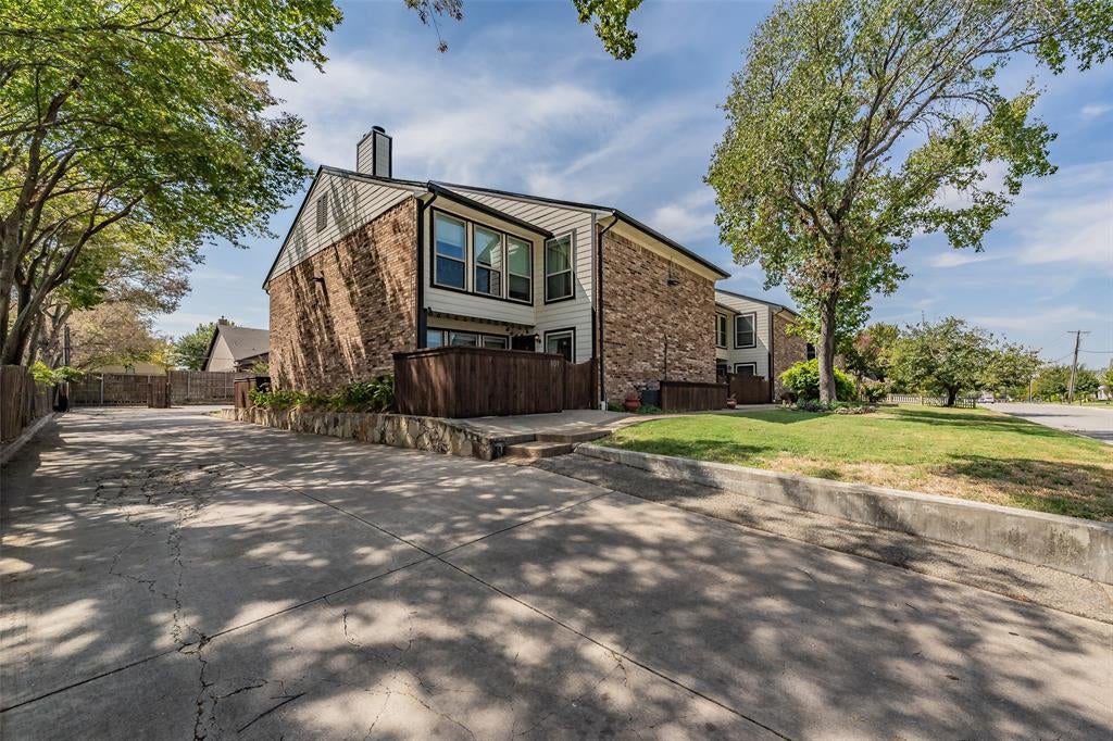 714 E Wall Street 105