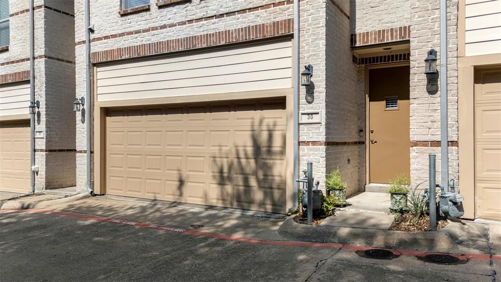 Carreras Twnhms Condos - Residential