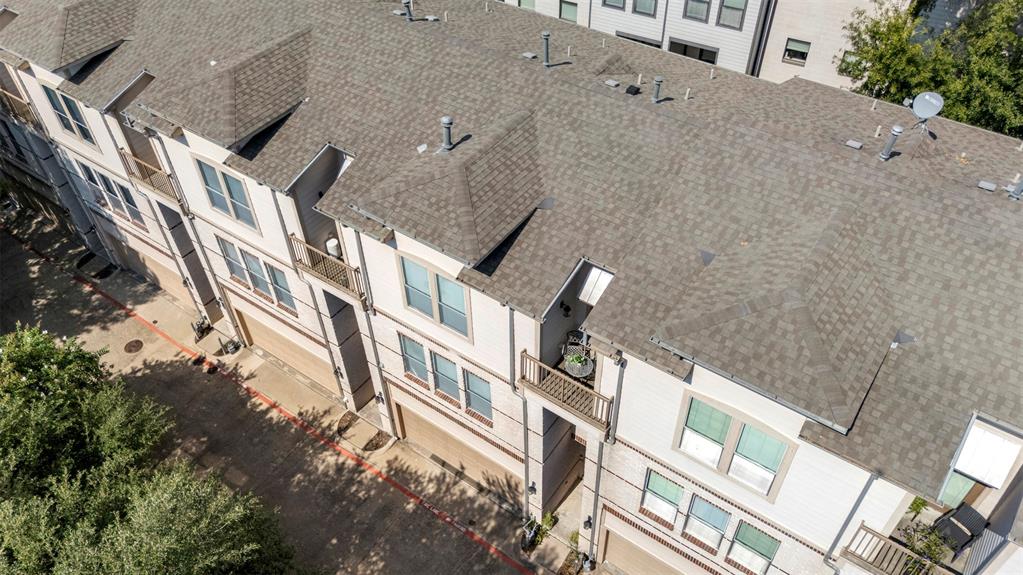 Carreras Twnhms Condos - Residential