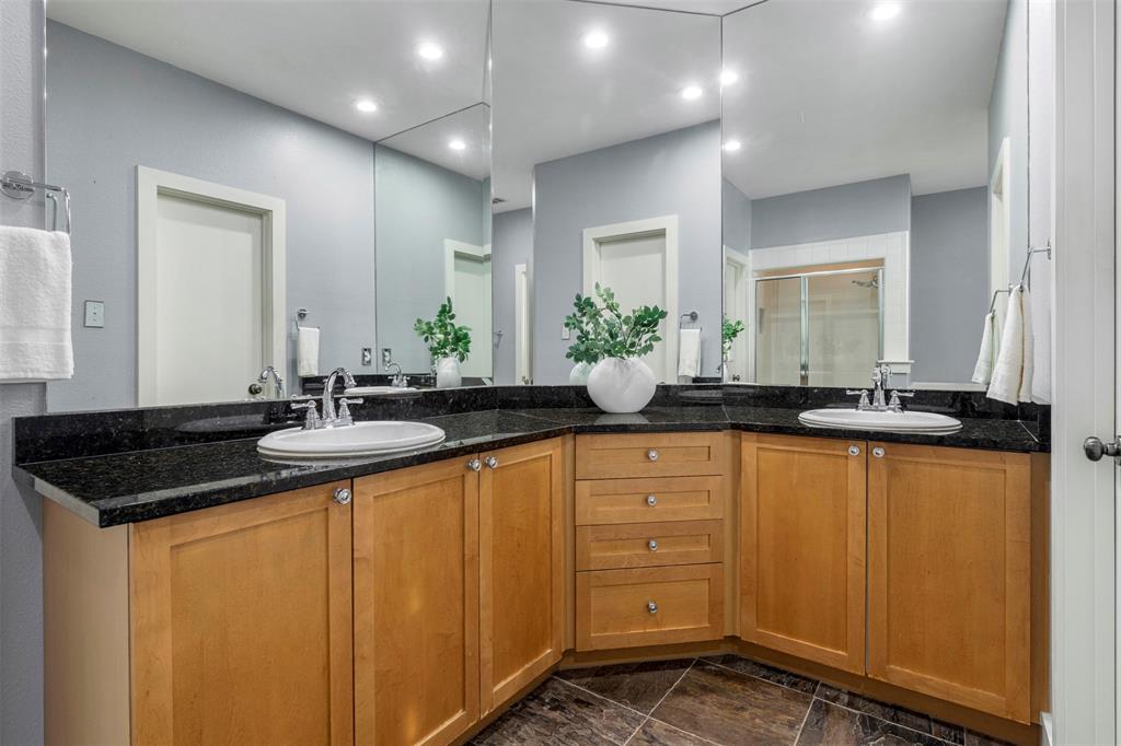 Carreras Twnhms Condos - Residential