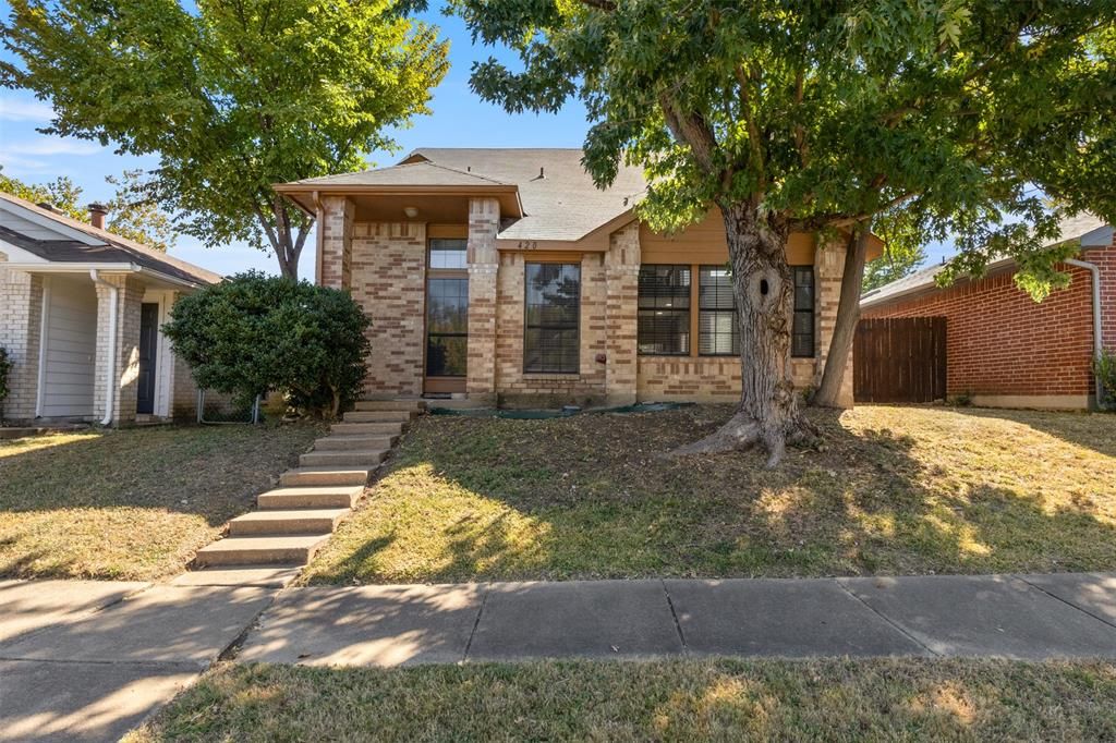 Photo of 420 Seminary Ridge, Mesquite, TX 75149 (MLS # 21087371)