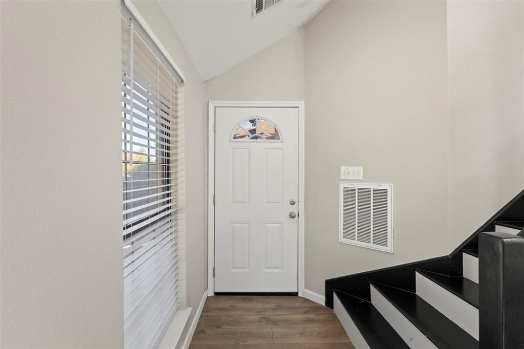 Photo of 420 Seminary Ridge, Mesquite, TX 75149 (MLS # 21087371)