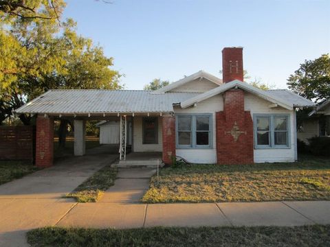 445 W Lake Drive Hamlin TX 79520