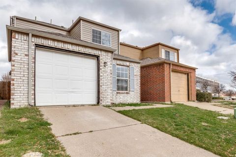 Photo of 905 Fairbanks Circle, Duncanville, TX 75137 (MLS # 21244847)