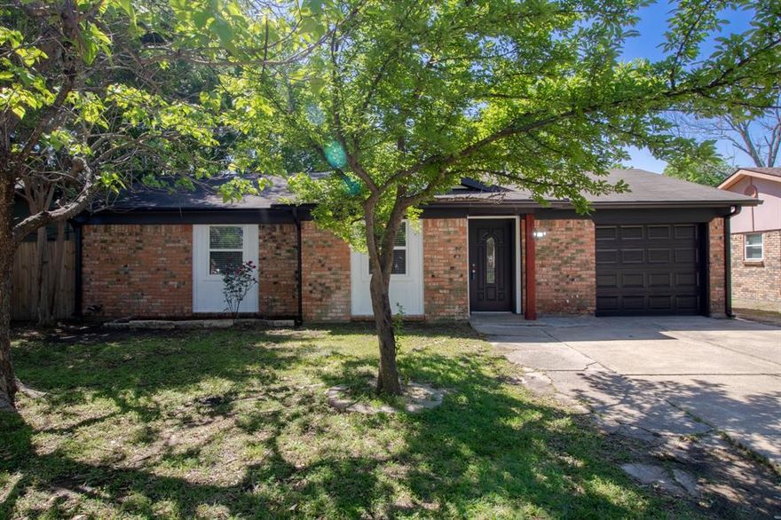 Welcome to this ideally located home offering easy access to I-635, I-20, Highway 80, and Highway 175—making commuting a breeze. Just minutes from Town East Mall, you’ll enjoy convenient access to shopping, dining, and everyday essentials. This home is perfect for a first-time homebuyer looking for comfort, convenience, and a place to create lasting memories in a prime location.”