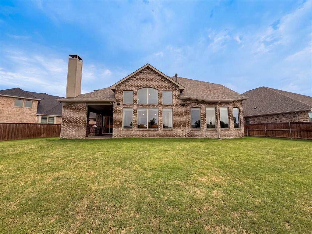 817 Shallow Creek Way