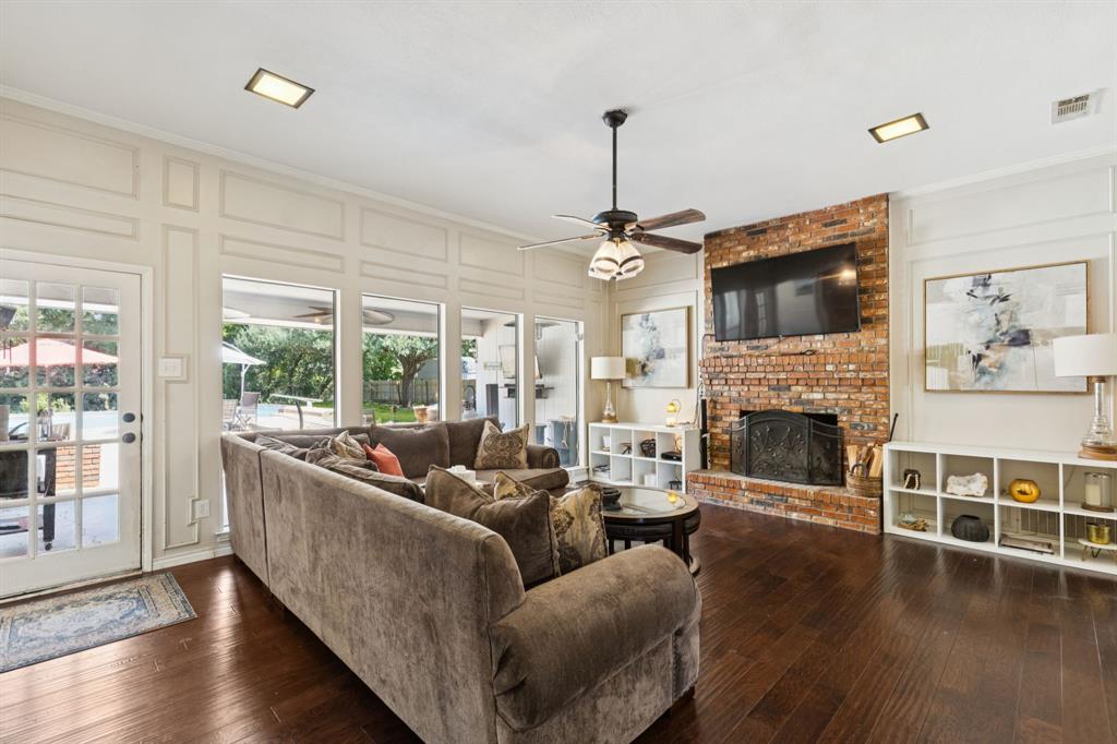 1406 Richards Circle