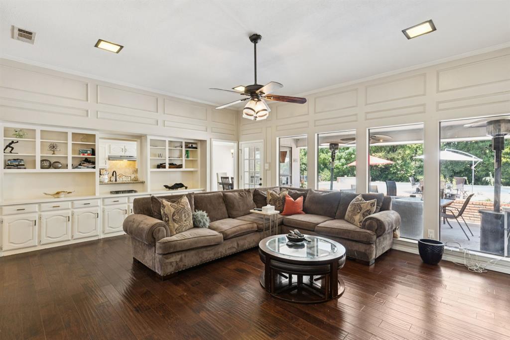 1406 Richards Circle