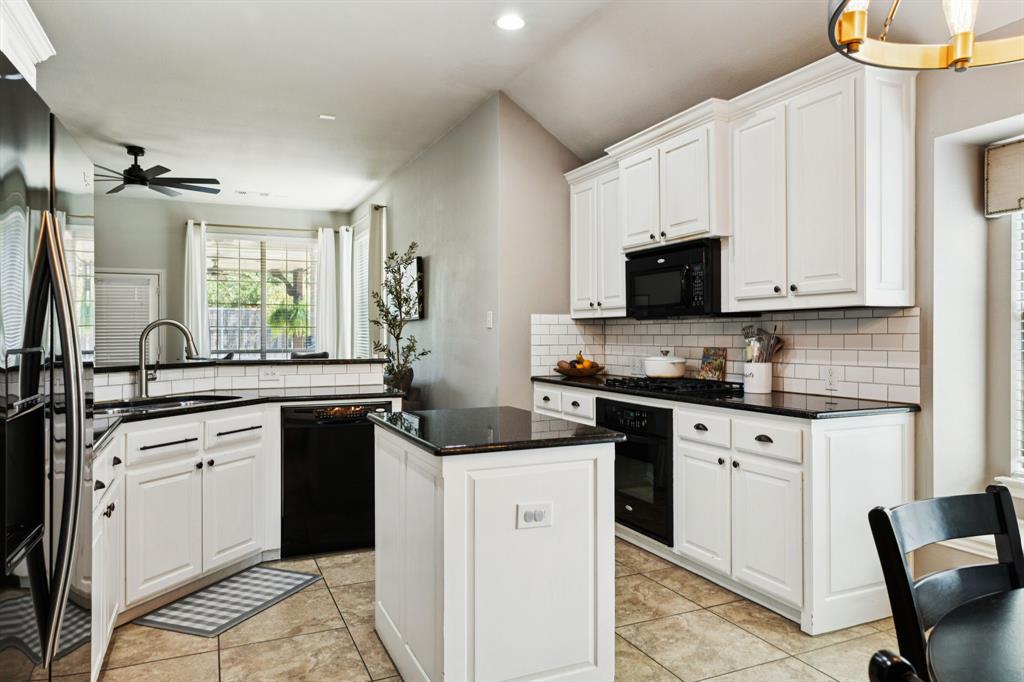 910 Fox Ridge Trail