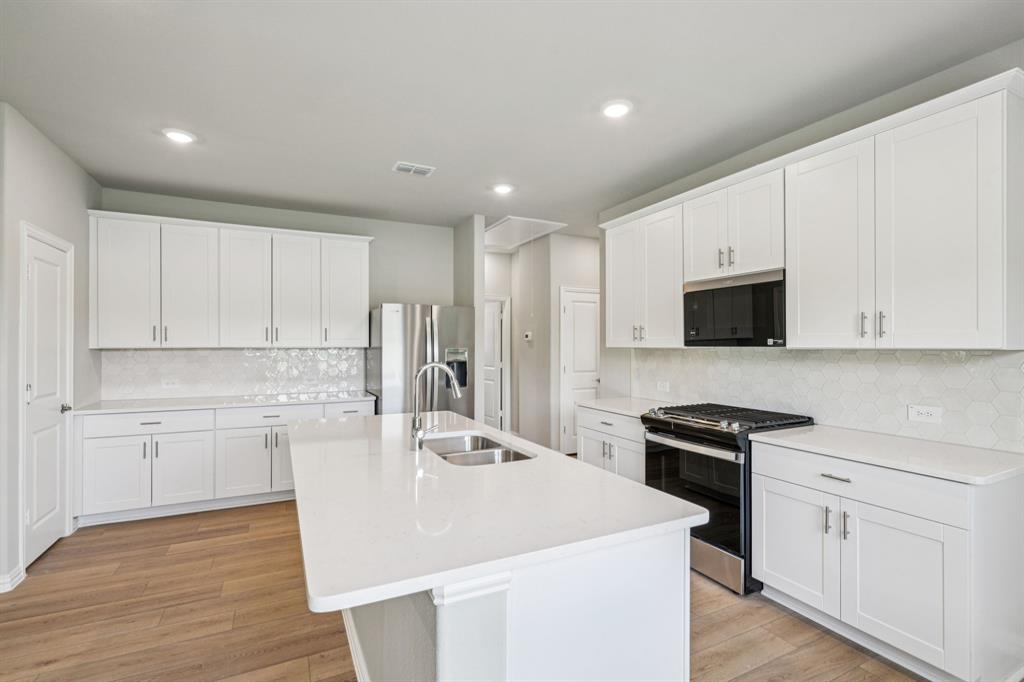 811 Leavenworth Drive