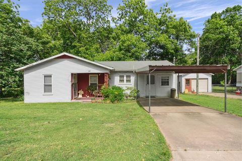 801 N Newsom Street Mineola TX 75773