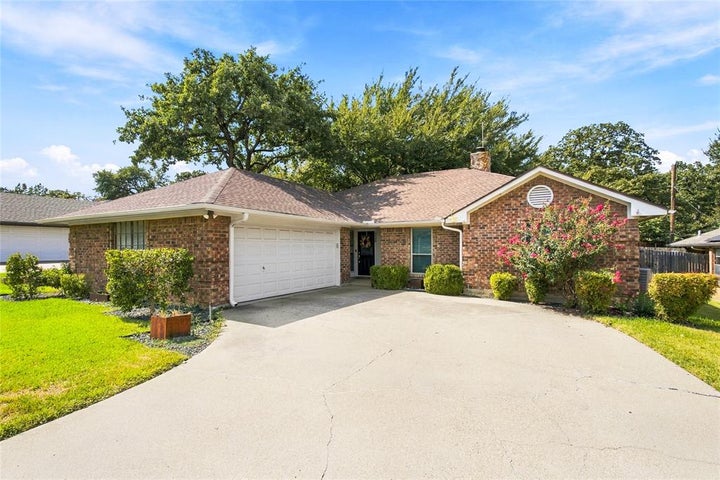 Photo 1 of 37 — 2708 Citadel Drive, Arlington, TX 76012