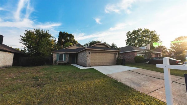 1404 WOODFERN DR, ARLINGTON, TX 76018 - Image e5e4c7e2e882c4407a59881a35bcb845/1966992901