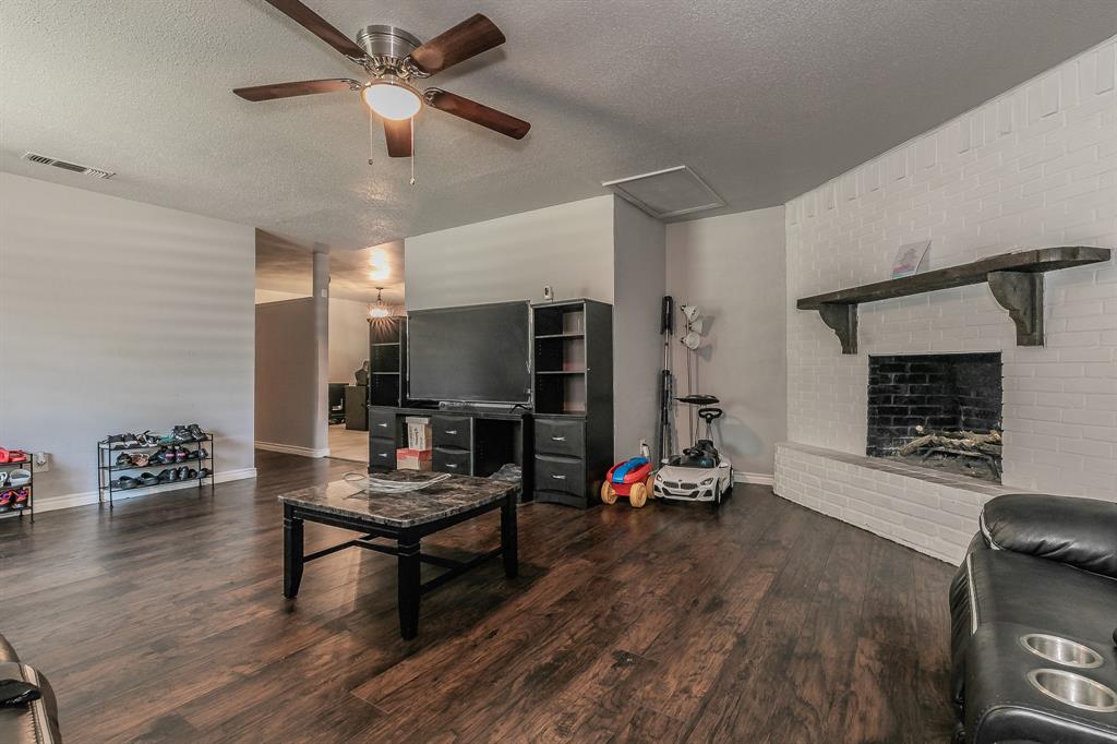 Photo 5 of 29 of 646 E Fairmeadows Drive house