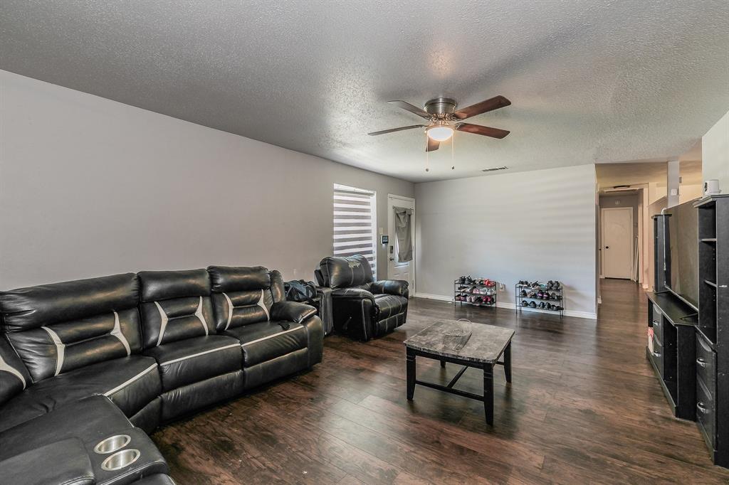 Photo 4 of 29 of 646 E Fairmeadows Drive house