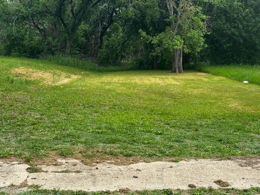 Build-Ready Lot – 5,750 Sq. Ft.

Cleared and ready for construction! This 5,750 sq. ft. residential lot offers a great opportunity to build your dream home or investment property. Located in an established neighborhood with easy access to utilities and nearby amenities. Don’t miss this chance to bring your vision to life—drive by and see the potential for yourself!