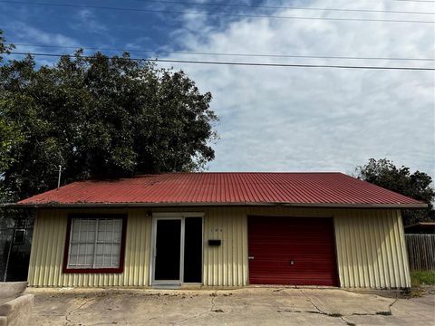 A home in Comanche