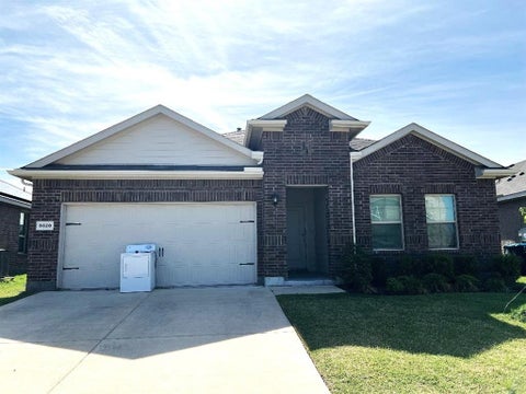 Photo of 8520 Little Acorn Drive, Fort Worth, TX 76179 (MLS # 21329206)
