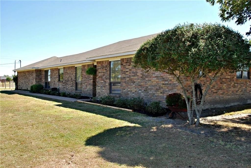 Photo of 410 Barnes Bridge Road, Sunnyvale, TX 75182 (MLS # 21153778)