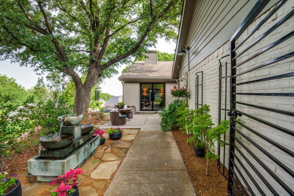 318 Columbia Drive