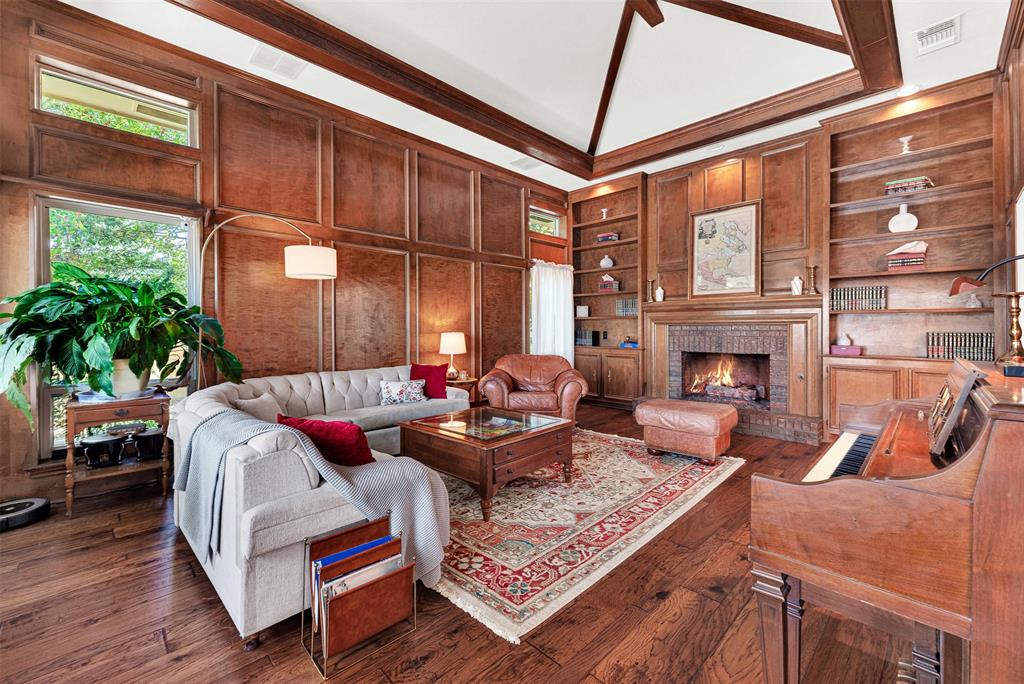 1817 Edgewater Drive