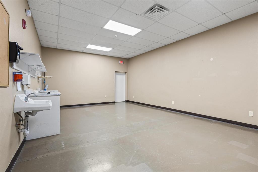 Chiefs Add Rep Lt 2 & - Commercial Sale