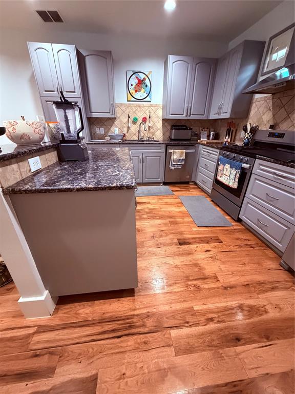 Shelby Court Oaklawn Condos - Residential