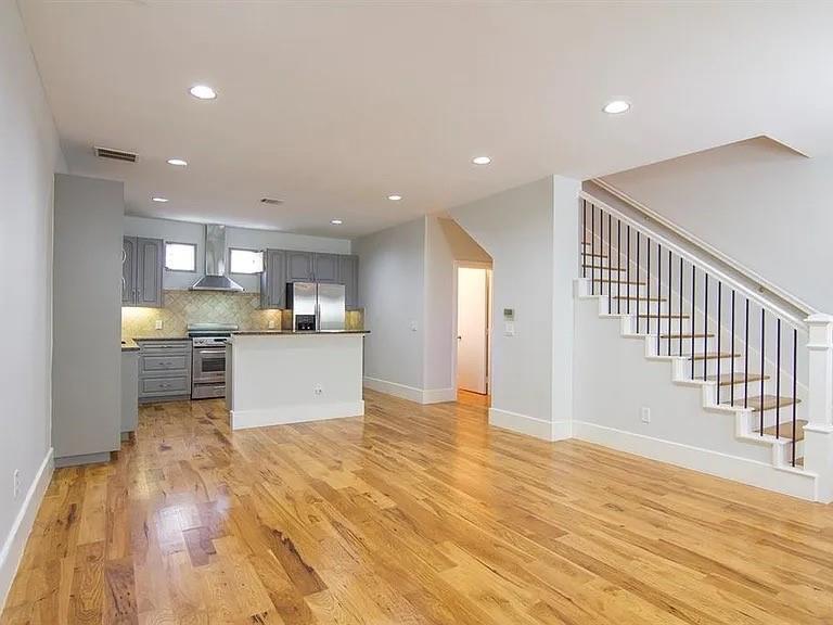 Shelby Court Oaklawn Condos - Residential